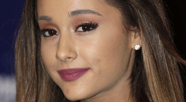 ariana-grande-utleni-a-w-osy-jak-teraz-wygl-da-kozaczek